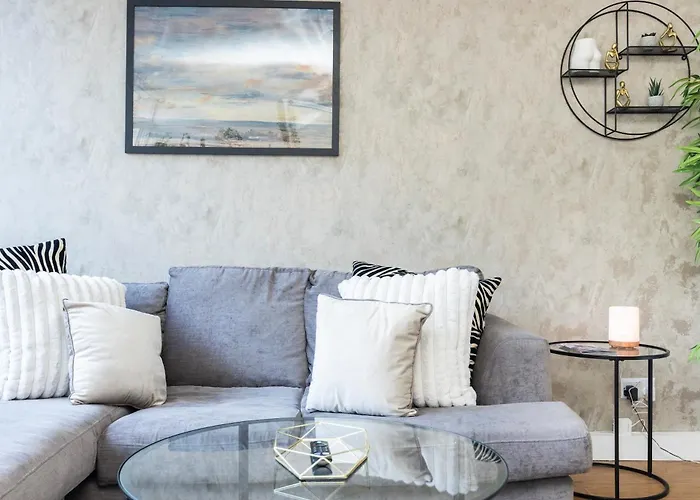 Trendy 4 Bed Apartment Near Vibrant Shoreditch W Balcony And Walking Distance To Tube